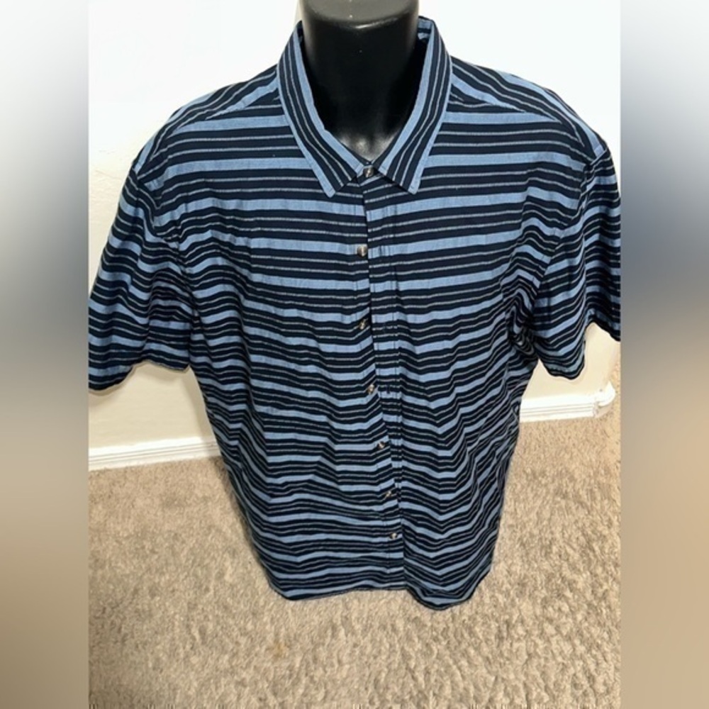 Men’s pre own as is 2XL XXL relaxed fit Old Navy blue striped button shirt